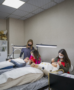 ipek kirpik eğitimi canlı model çalışması